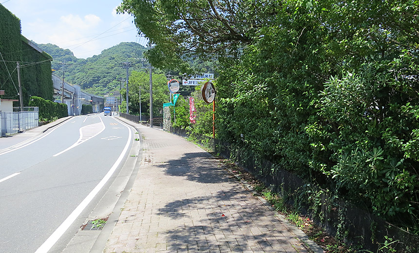 津久見工場隣接車道側のプロムナード